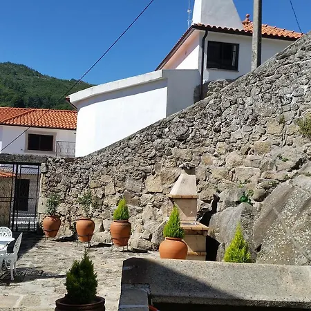 Casa Do Abade - Solar De Goujoim *